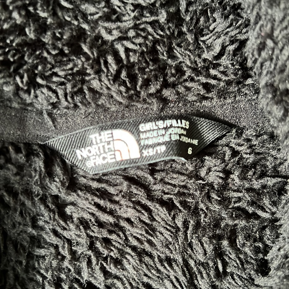 Girls North Face size XS (6) black fuzzy hooded fleece - Picture 2 of 3